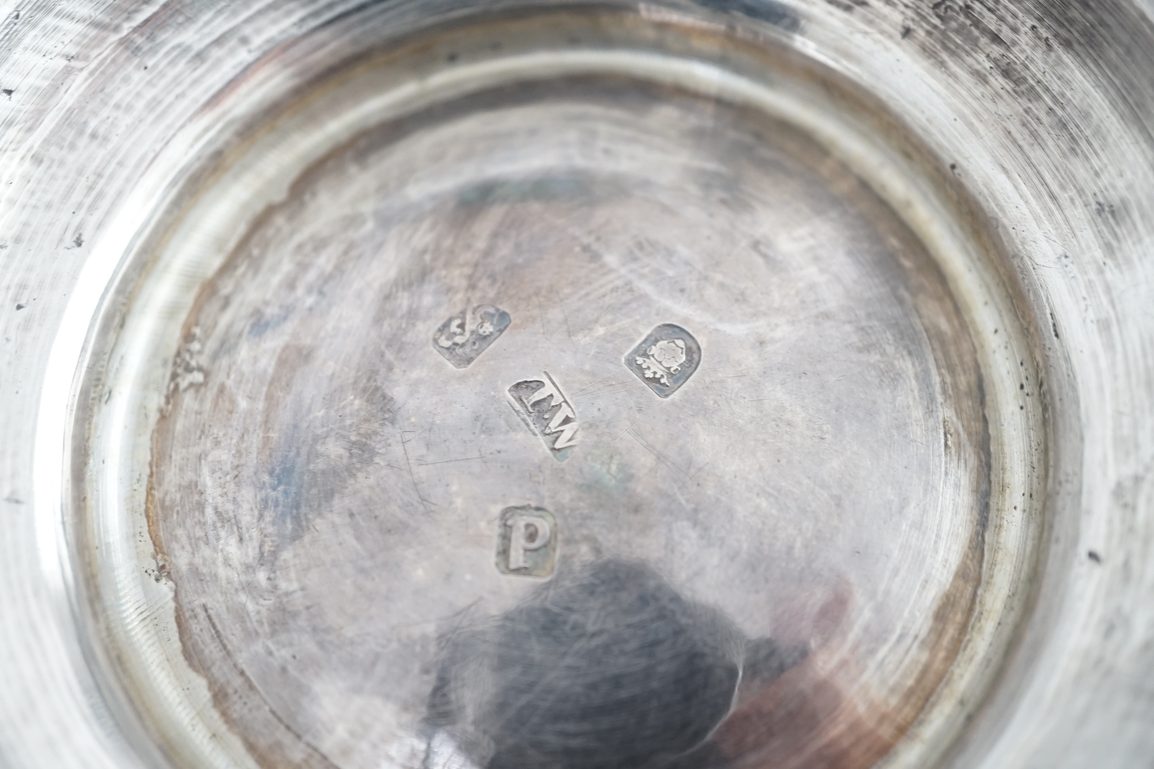 A George III silver tankard, by Thomas Wallis I